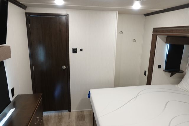 2021 Forest River CEDAR CREEK 37MBH | Loganville, Georgia | Executive Auto 2021 Forest River CEDAR CREEK 37MBH | Loganville, Georgia | Executive Auto