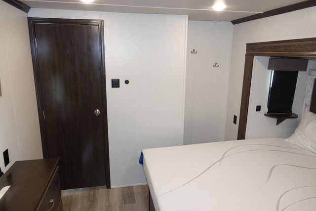 2021 Forest River CEDAR CREEK 37MBH | Loganville, Georgia | Executive Auto 2021 Forest River CEDAR CREEK 37MBH | Loganville, Georgia | Executive Auto