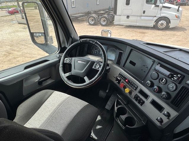 2021 Freightliner CASCADIA 126  | Dallas, TX | Infinity Trucks