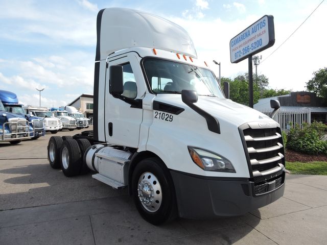 2021 Freightliner Cascadia  Daycab