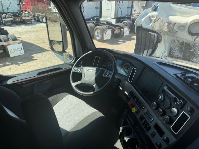 2021 Freightliner WALMART CASCADIA 126 -APU | Dallas, TX | Infinity Trucks 2021 Freightliner WALMART CASCADIA 126 -APU | Dallas, TX | Infinity Trucks
