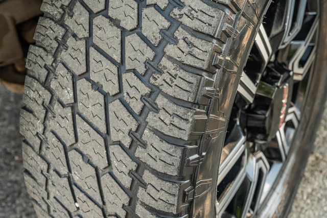 2021 GMC Sierra 2500HD AT4 PREMIUM 4X4 / CLEAN CARFAX / LOADED / DURAMAX | Austin, TX | Rocky Mountain Truck Stop Austin 2021 GMC Sierra 2500HD AT4 PREMIUM 4X4 / CLEAN CARFAX / LOADED / DURAMAX | Austin, TX | Rocky Mountain Truck Stop Austin