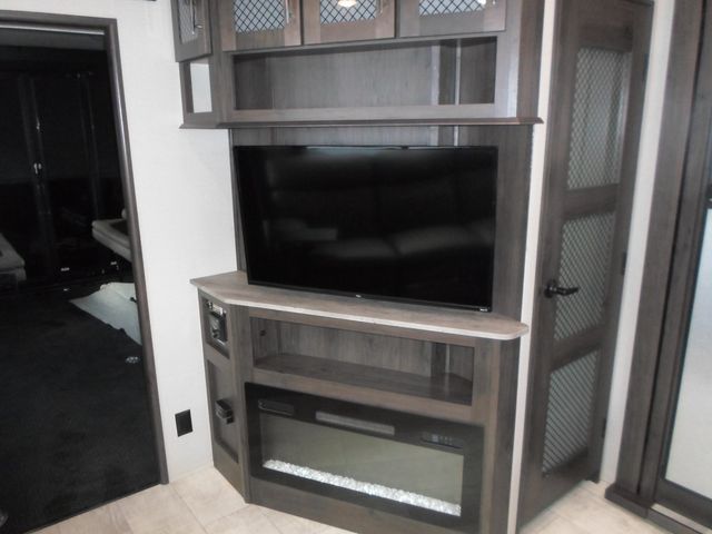 2021 Grand Design Momentum 350G