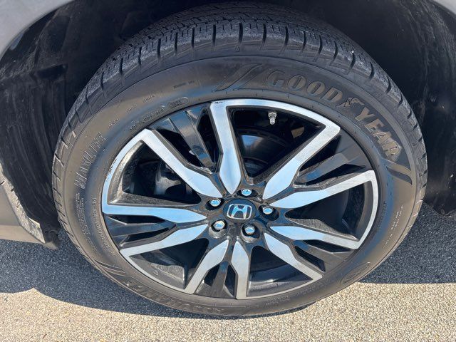 2021 Honda Pilot Touring w/Rear Captain's Chairs | San Antonio, TX | Clear Choice Automotive South 2021 Honda Pilot Touring w/Rear Captain's Chairs | San Antonio, TX | Clear Choice Automotive South