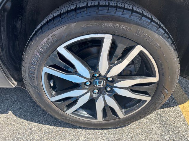 2021 Honda Pilot Touring w/Rear Captain's Chairs | San Antonio, TX | Clear Choice Automotive South