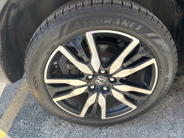 2021 Honda Pilot Touring w/Rear Captain's Chairs | San Antonio, TX | Clear Choice Automotive South