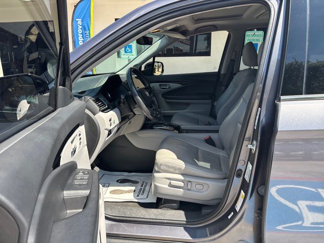 2021 Honda Pilot Touring w/Rear Captain's Chairs | San Antonio, TX | Clear Choice Automotive South 2021 Honda Pilot Touring w/Rear Captain's Chairs | San Antonio, TX | Clear Choice Automotive South