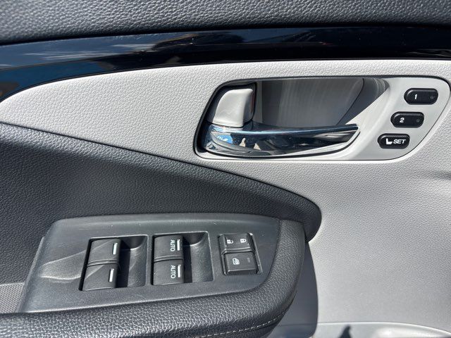 2021 Honda Pilot Touring w/Rear Captain's Chairs | San Antonio, TX | Clear Choice Automotive South