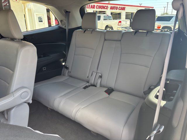 2021 Honda Pilot Touring w/Rear Captain's Chairs | San Antonio, TX | Clear Choice Automotive South