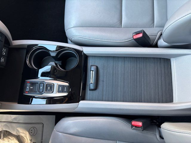 2021 Honda Pilot Touring w/Rear Captain's Chairs | San Antonio, TX | Clear Choice Automotive South
