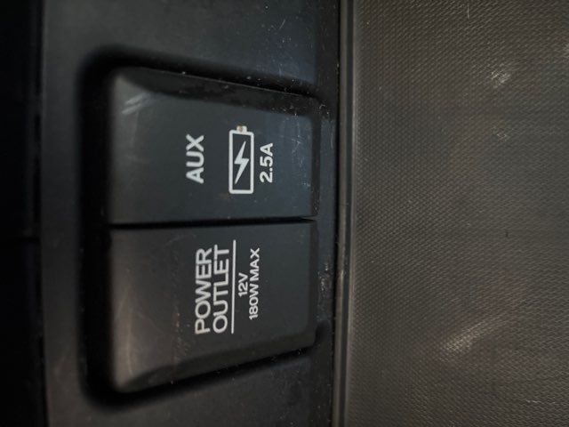 2021 Honda Pilot Touring w/Rear Captain's Chairs | San Antonio, TX | Clear Choice Automotive South 2021 Honda Pilot Touring w/Rear Captain's Chairs | San Antonio, TX | Clear Choice Automotive South