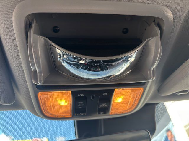 2021 Honda Pilot Touring w/Rear Captain's Chairs | San Antonio, TX | Clear Choice Automotive South