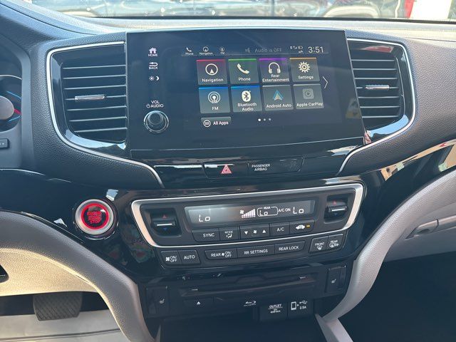 2021 Honda Pilot Touring w/Rear Captain's Chairs | San Antonio, TX | Clear Choice Automotive South