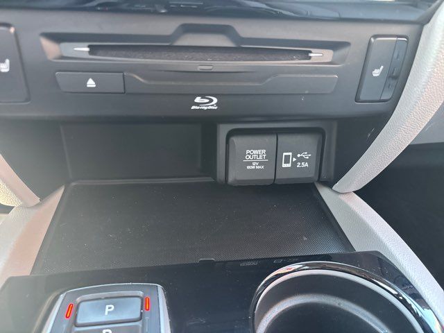 2021 Honda Pilot Touring w/Rear Captain's Chairs | San Antonio, TX | Clear Choice Automotive South 2021 Honda Pilot Touring w/Rear Captain's Chairs | San Antonio, TX | Clear Choice Automotive South