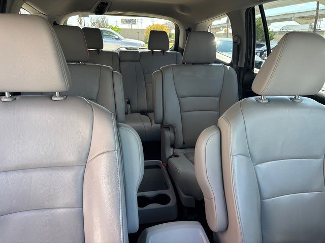 2021 Honda Pilot Touring w/Rear Captain's Chairs | San Antonio, TX | Clear Choice Automotive South
