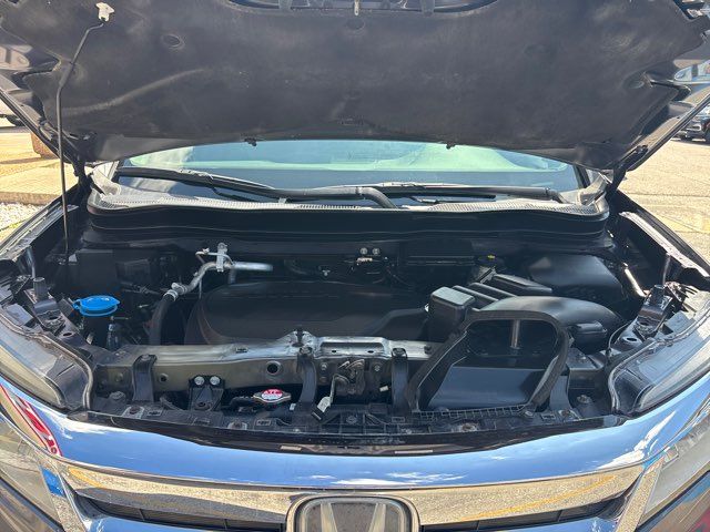 2021 Honda Pilot Touring w/Rear Captain's Chairs | San Antonio, TX | Clear Choice Automotive South