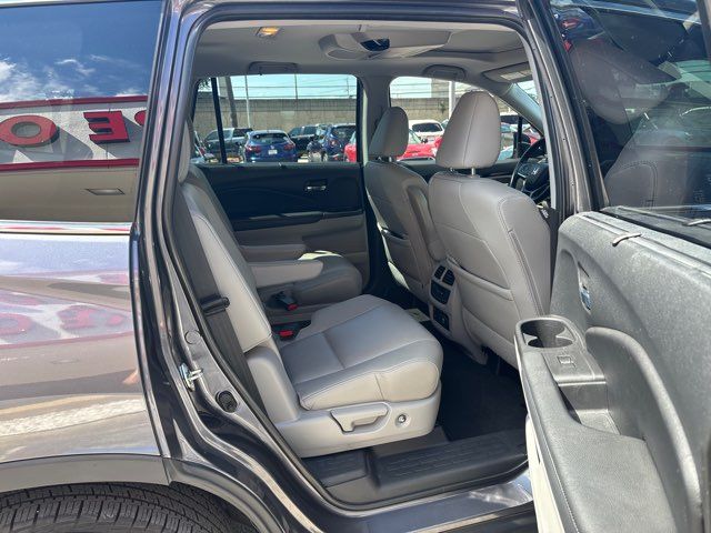 2021 Honda Pilot Touring w/Rear Captain's Chairs | San Antonio, TX | Clear Choice Automotive South