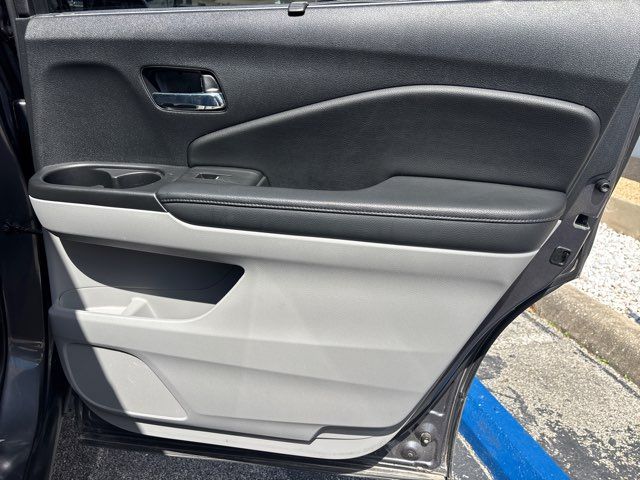 2021 Honda Pilot Touring w/Rear Captain's Chairs | San Antonio, TX | Clear Choice Automotive South 2021 Honda Pilot Touring w/Rear Captain's Chairs | San Antonio, TX | Clear Choice Automotive South