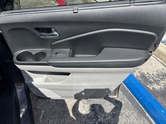 2021 Honda Pilot Touring w/Rear Captain's Chairs | San Antonio, TX | Clear Choice Automotive South