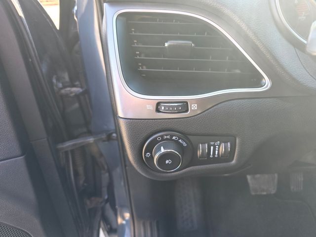 2021 Jeep Cherokee Latitude Plus | Arlington, TX | Tray Rogers dba Southwest Collision Center 2021 Jeep Cherokee Latitude Plus | Arlington, TX | Tray Rogers dba Southwest Collision Center