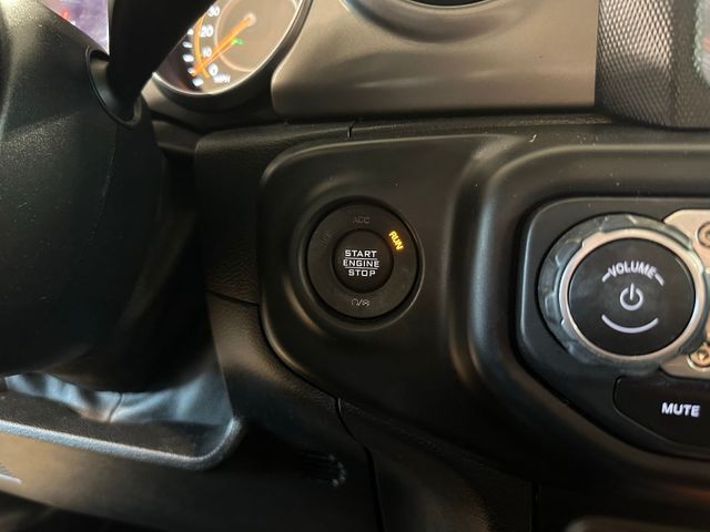 2021 Jeep Gladiator Willys 24W Alpine Navi Hardtop Tow Package | Irving, Texas | Hopper Motorplex