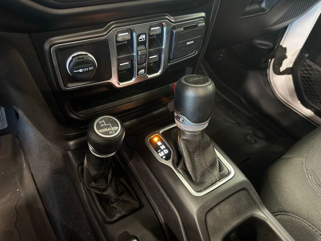 2021 Jeep Gladiator Willys 24W Alpine Navi Hardtop Tow Package | Irving, Texas | Hopper Motorplex 2021 Jeep Gladiator Willys 24W Alpine Navi Hardtop Tow Package | Irving, Texas | Hopper Motorplex
