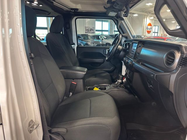 2021 Jeep Gladiator Willys 24W Alpine Navi Hardtop Tow Package | Irving, Texas | Hopper Motorplex