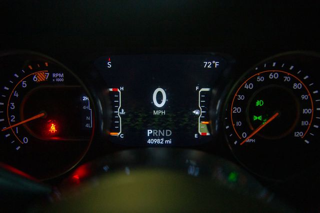 2021 Jeep Wrangler One touch power top Unlimited Sahara High Altitude