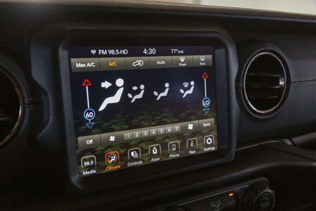 2021 Jeep Wrangler One touch power top Unlimited Sahara High Altitude