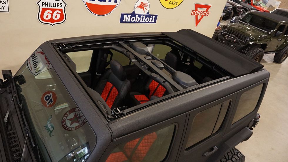Arriba 76+ imagen power top for jeep wrangler Thptnganamst.edu.vn