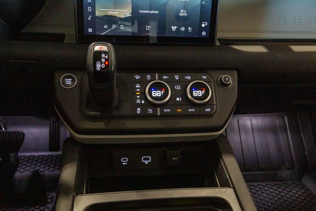 2021 Land Rover Defender Power soft top 90 S