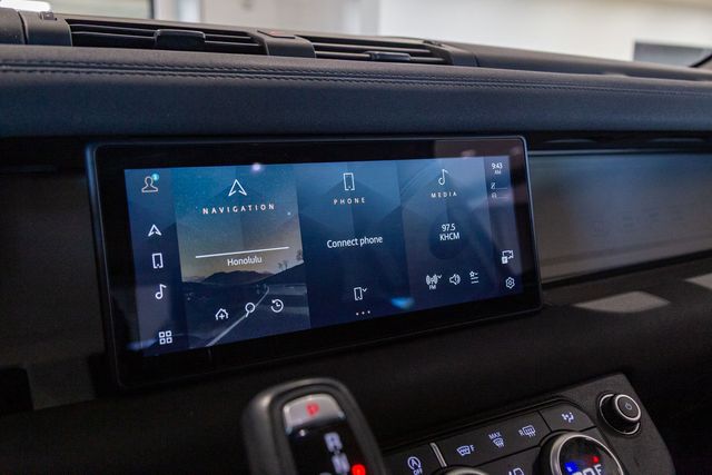 2021 Land Rover Defender Power soft top 90 S