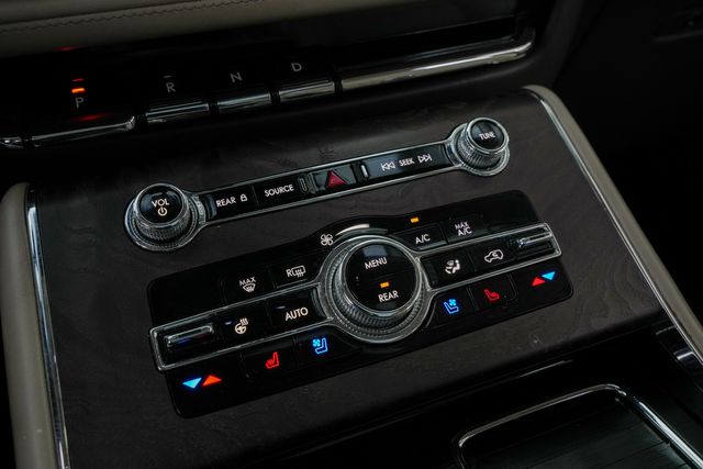 2021 Lincoln Aviator Reserve AWD / REGULAR OIL CHANGES / 1-OWNER | Austin, TX | Rocky Mountain Truck Stop Austin