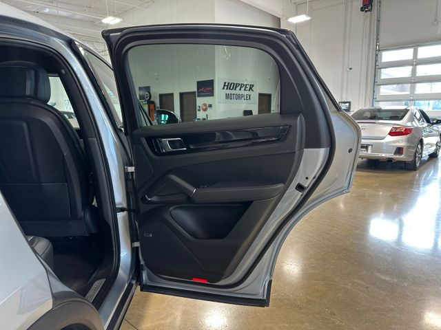 2021 Porsche Cayenne Coupe Base Premium Package | Irving, Texas | Hopper Motorplex