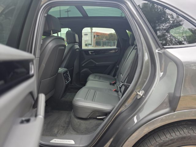 2021 Porsche Cayenne Base 2021 Porsche Cayenne Base