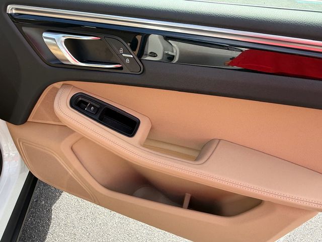 2021 Porsche Macan PORSCHE MACAN 6,000 ONE OWNER MILES CARFAX CERT | Plant City, FL | psv5 DEMO - Bayshore Automotive 2021 Porsche Macan PORSCHE MACAN 6,000 ONE OWNER MILES CARFAX CERT | Plant City, FL | psv5 DEMO - Bayshore Automotive