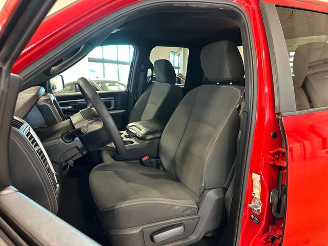 2021 Ram 1500 Classic Warlock 5.7 HEMI V8 Technology Group | Irving, Texas | Hopper Motorplex 2021 Ram 1500 Classic Warlock 5.7 HEMI V8 Technology Group | Irving, Texas | Hopper Motorplex