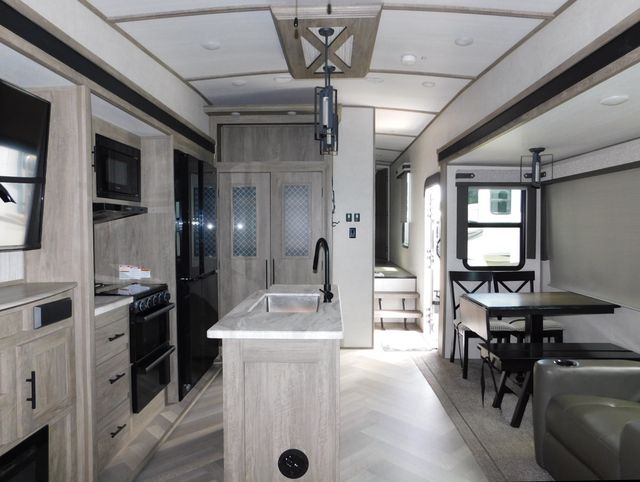 2021 Salem Hemisphere 369BL