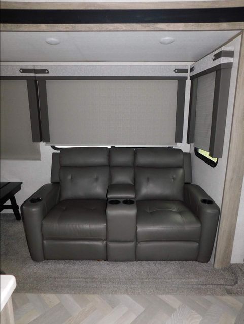 2021 Salem Hemisphere 369BL