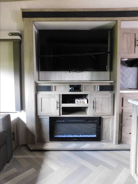 2021 Salem Hemisphere 369BL