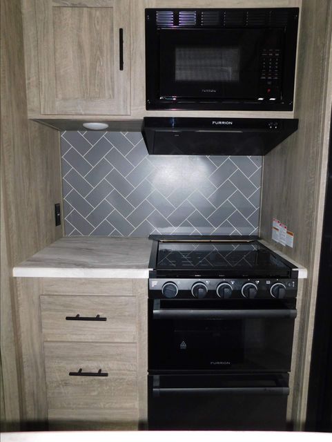 2021 Salem Hemisphere 369BL