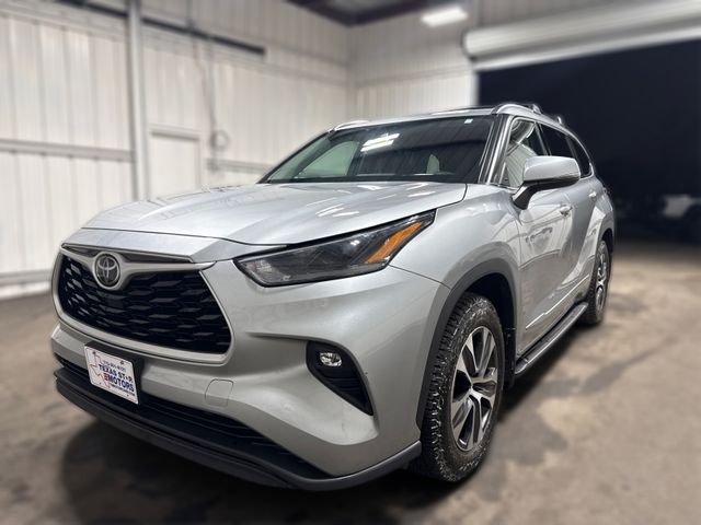 2021 Toyota HIGHLANDER XLE 2021 Toyota HIGHLANDER XLE