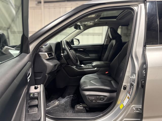 2021 Toyota HIGHLANDER XLE | Houston, TX | Texas Star Motors