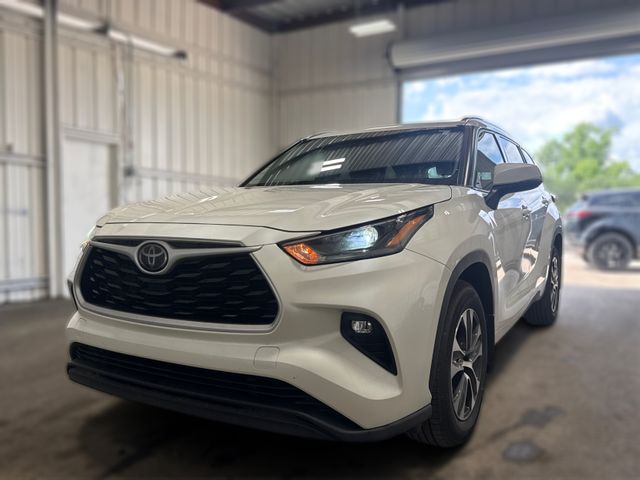 2021 Toyota HIGHLANDER XLE | Houston, TX | Texas Star Motors