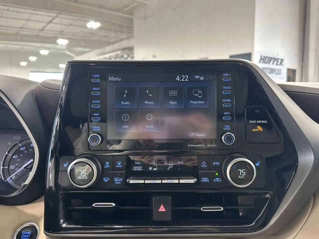 2021 Toyota Highlander XLE | Irving, Texas | Hopper Motorplex 2021 Toyota Highlander XLE | Irving, Texas | Hopper Motorplex