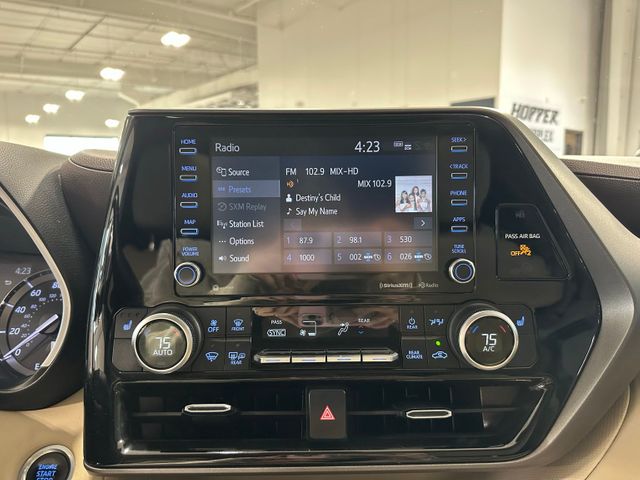 2021 Toyota Highlander XLE | Irving, Texas | Hopper Motorplex 2021 Toyota Highlander XLE | Irving, Texas | Hopper Motorplex