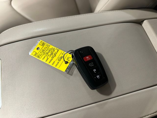 2021 Toyota Highlander XLE | Irving, Texas | Hopper Motorplex 2021 Toyota Highlander XLE | Irving, Texas | Hopper Motorplex