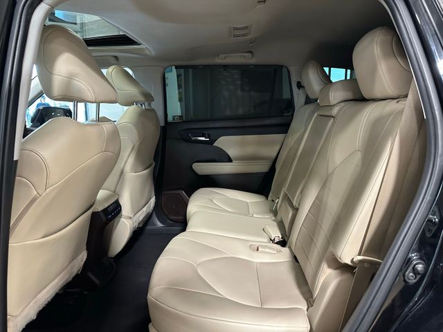 2021 Toyota Highlander XLE | Irving, Texas | Hopper Motorplex 2021 Toyota Highlander XLE | Irving, Texas | Hopper Motorplex