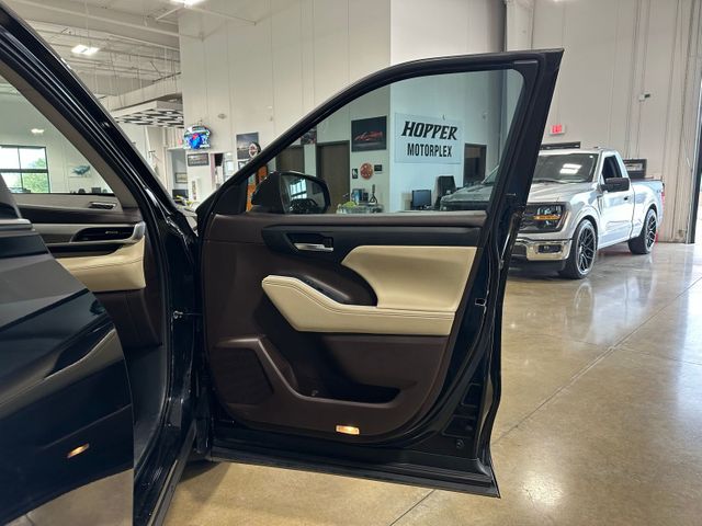 2021 Toyota Highlander XLE | Irving, Texas | Hopper Motorplex 2021 Toyota Highlander XLE | Irving, Texas | Hopper Motorplex