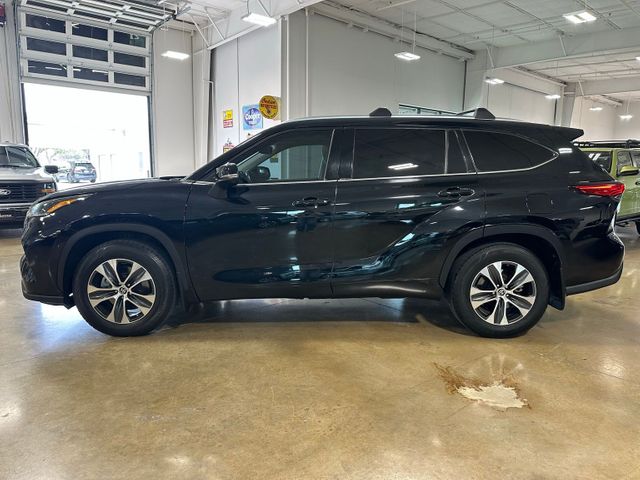 2021 Toyota Highlander XLE | Irving, Texas | Hopper Motorplex 2021 Toyota Highlander XLE | Irving, Texas | Hopper Motorplex